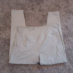 Women's DANSKIN Capri Leggings w/ Side Pockets - L